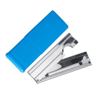 Lewi Klingenhalter mit Ersatzklingen